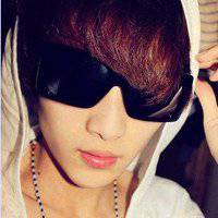 帅气男生戴墨镜头像