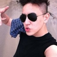 帅气男生戴墨镜头像