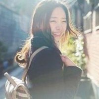 开心的头像女生