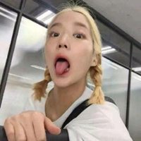 开心的头像女生