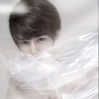 模糊的男生头像