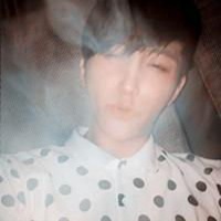 模糊的男生头像