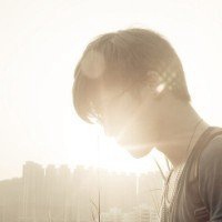 模糊的男生头像