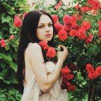 欧美女生拿花头像