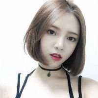 漏肩的女生微信头像