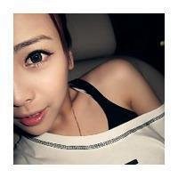 漏肩的女生微信头像