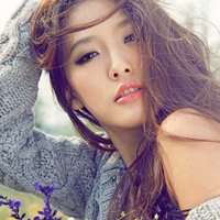 漏肩的女生微信头像