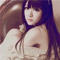 漏肩的女生微信头像