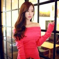 漏肩的女生微信头像