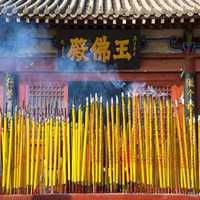 烧香拜佛祈福微信头像