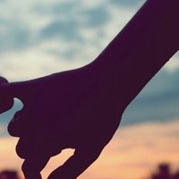 男女手牵手唯美情侣头像