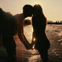 男女手牵手唯美情侣头像