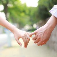 男女手牵手唯美情侣头像