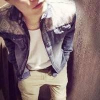 男生上半身头像