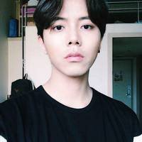 男生中分发型头像