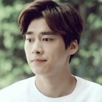 男生中分发型头像