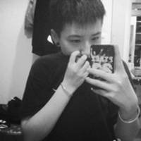 男生低头玩手机头像