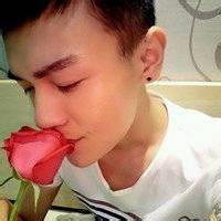 男生捧花遮脸头像