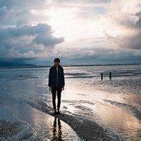 男生远景全身照微信头像