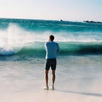 男生远景全身照微信头像