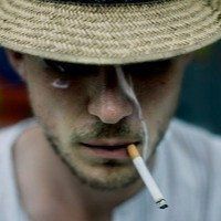 硬汉头像男生霸气抽烟