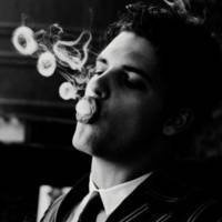 硬汉头像男生霸气抽烟