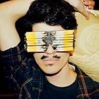 硬汉头像男生霸气抽烟