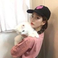 美女抱猫头像图片