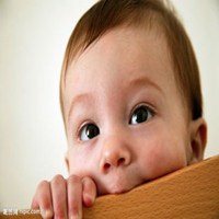 趴在桌子上的男生头像