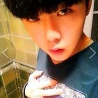 青少年头像男17岁照片