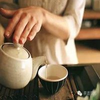 女生喝茶头像