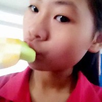 小女孩吃雪糕头像