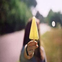 小女孩吃雪糕头像