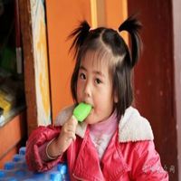 小女孩吃雪糕头像