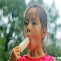 小女孩吃雪糕头像