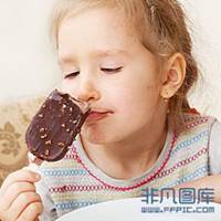 小女孩吃雪糕头像