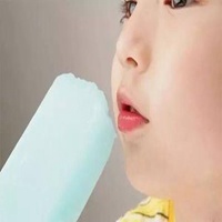 小男孩吃雪糕头像
