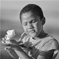 小男孩吃雪糕头像