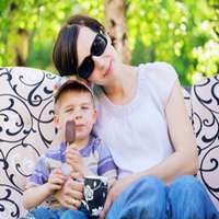 小男孩吃雪糕头像