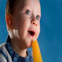 小男孩吃雪糕头像