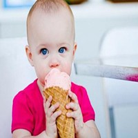 小男孩吃雪糕头像