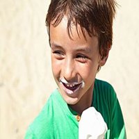 小男孩吃雪糕头像