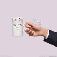 手拿杯子头像
