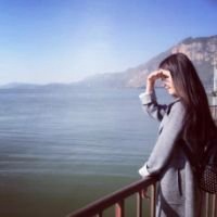 海边女生身材头像