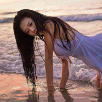 海边女生身材头像