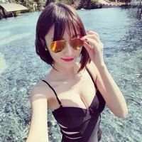 海边女生身材头像