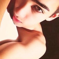 混血帅气男生头像