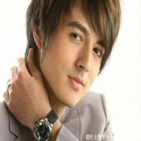 混血帅气男生头像