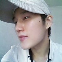 混血帅气男生头像