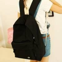 背背包的女生背影头像